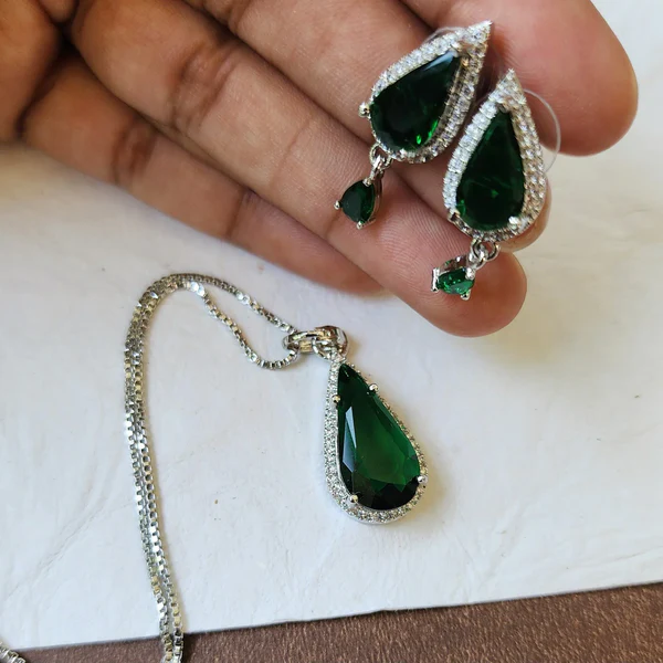 Tear Drop Pendant And Chain (Copy) (Copy)