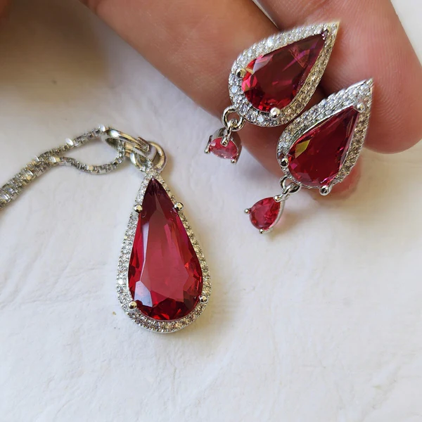 Tear Drop Pendant And Chain (Copy) (Copy)